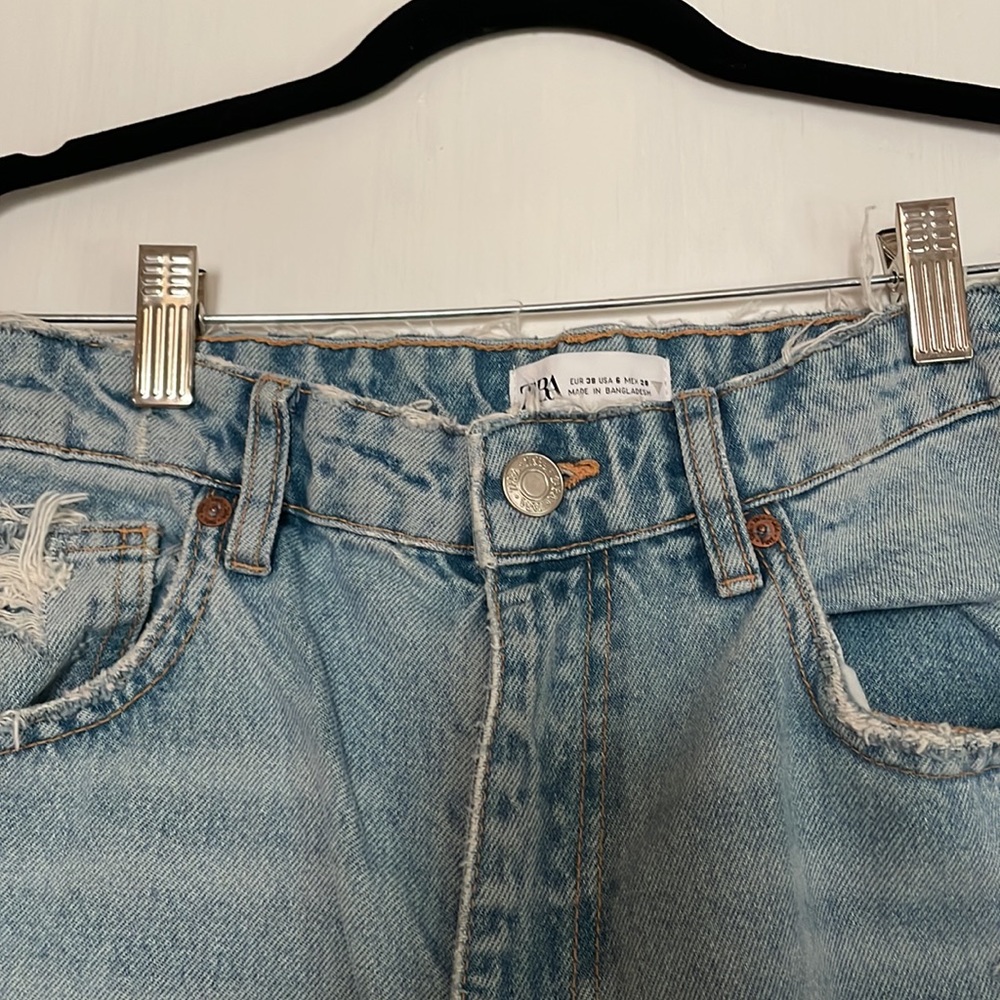 Zara ripped light wash jeans - Picture 4 of 6
